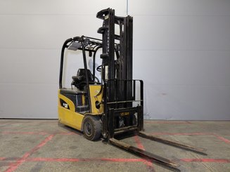 Chariot élévateur frontal 3 roues Caterpillar EP16NT