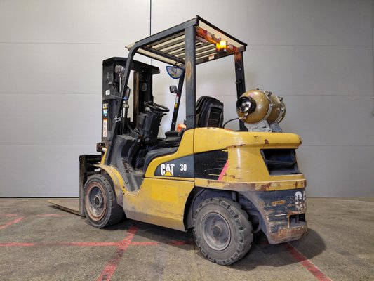 Chariot élévateur frontal 4 roues Caterpillar GP30NTD