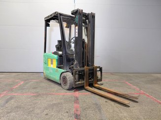 Chariot élévateur frontal 3 roues Yale ERP16 ATF