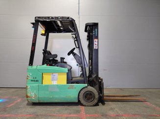 Chariot élévateur frontal 3 roues Yale ERP16 ATF