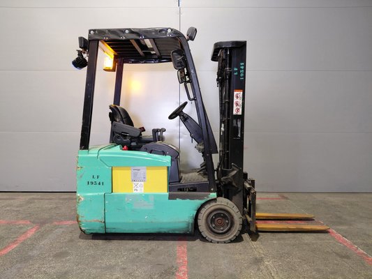Chariot élévateur frontal 3 roues Yale ERP16 ATF