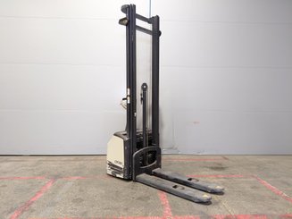 Gerbeur accompagnant Crown WF3000 1.2