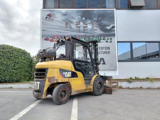 Chariot élévateur frontal 4 roues Caterpillar GP45NTD