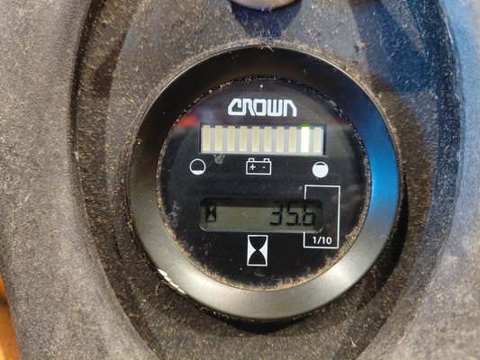 Gerbeur accompagnant Crown WF3000 1.2