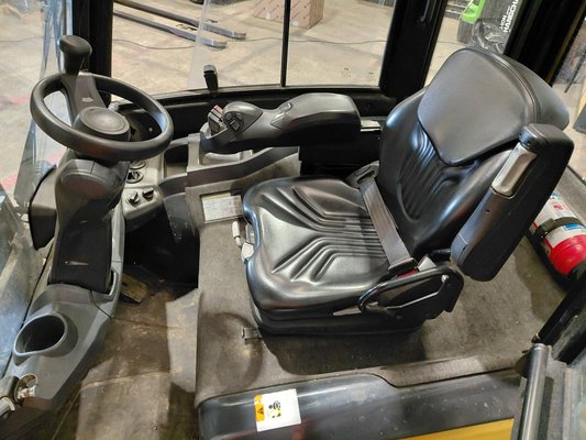 Chariot élévateur frontal 4 roues Caterpillar EP30CN