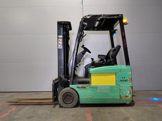 Chariot élévateur frontal 3 roues Yale ERP16 ATF