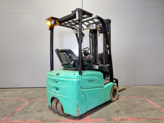 Chariot élévateur frontal 3 roues Yale ERP15VTSWB
