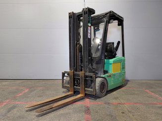 Chariot élévateur frontal 3 roues Yale ERP16 ATF