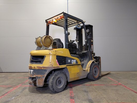 Chariot élévateur frontal 4 roues Caterpillar GP30NTD