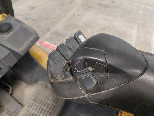 Chariot élévateur frontal 4 roues Caterpillar GP30NTD