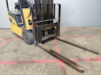 Chariot élévateur frontal 3 roues Caterpillar EP16NT