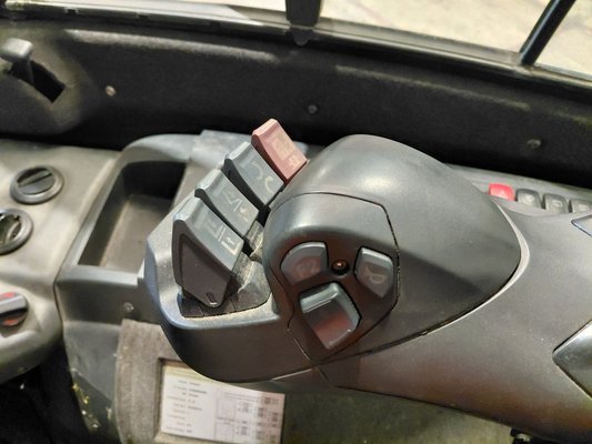 Chariot élévateur frontal 4 roues Caterpillar EP30CN