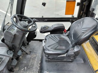 Chariot élévateur frontal 4 roues Caterpillar GP45NTD