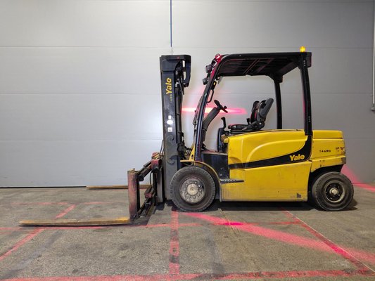 Chariot élévateur frontal 4 roues Yale ERP45VL