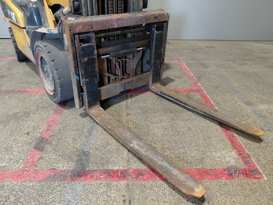 Chariot élévateur frontal 4 roues Caterpillar GP30NTD