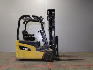 Chariot élévateur frontal 3 roues Caterpillar EP16NT