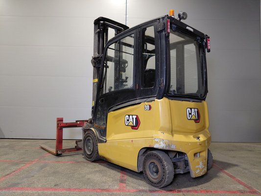 Chariot élévateur frontal 4 roues Caterpillar EP30CN