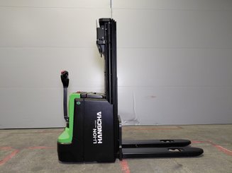 Gerbeur accompagnant Hangcha CDD16-XT1-SIL