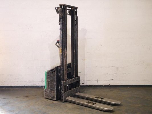 Gerbeur accompagnant Mitsubishi SBP12N