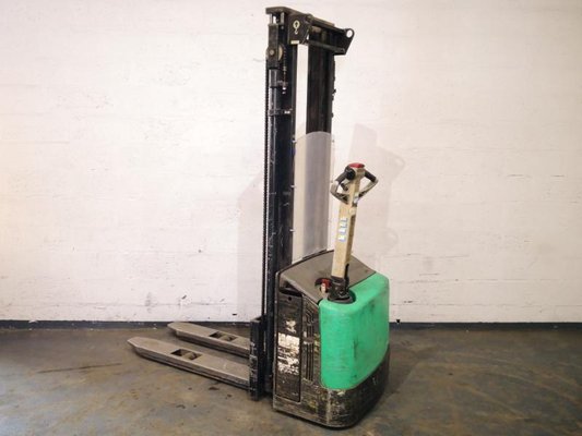 Gerbeur accompagnant Mitsubishi SBP12N