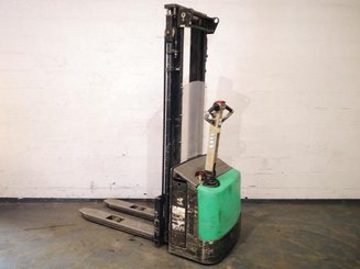 Gerbeur accompagnant Mitsubishi SBP12N