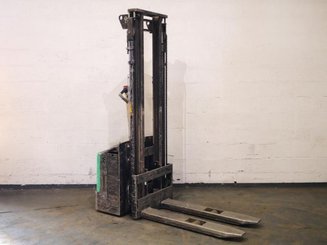 Gerbeur accompagnant Mitsubishi SBP12N