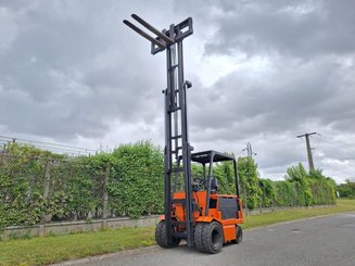 Chariot élévateur frontal 4 roues Carer R45N5