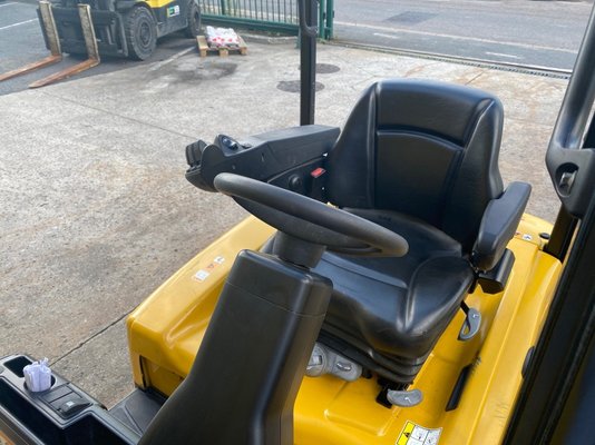 Chariot élévateur électrique Yale ERP16VF