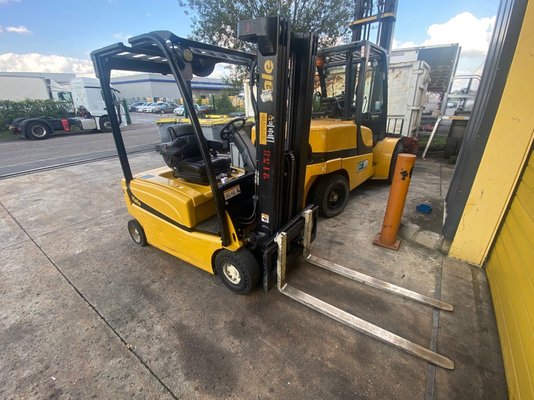 Chariot élévateur électrique Yale ERP16VF
