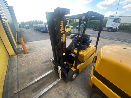 Chariot élévateur électrique Yale ERP16VF