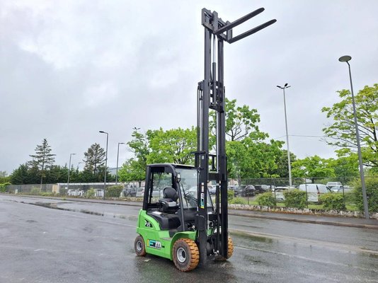 Chariot élévateur frontal 4 roues Hangcha XC25i