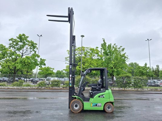 Chariot élévateur frontal 4 roues Hangcha XC25i