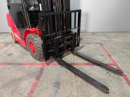 Chariot élévateur frontal 4 roues Hangcha XF25G