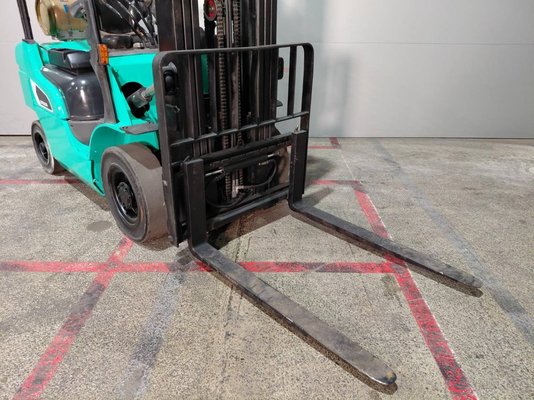 Chariot élévateur frontal 4 roues Mitsubishi FG25NT