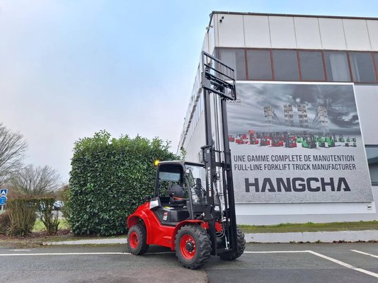 Chariot élévateur tout terrain Hangcha TT18-2