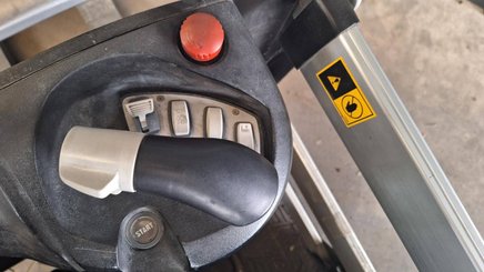 Préparateur de commandes à nacelle élevable Caterpillar NOH10N