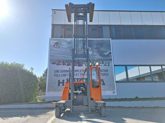 Chariot élévateur latéral multidirectionnel Hubtex DQ45D