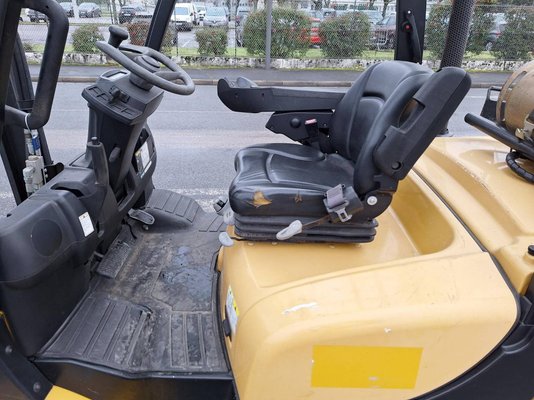Chariot élévateur frontal 4 roues Yale GLP40VX5