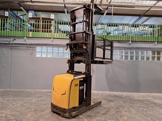 Préparateur de commandes à nacelle élevable Caterpillar NOH10N