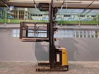 Préparateur de commandes à nacelle élevable Caterpillar NOH10N