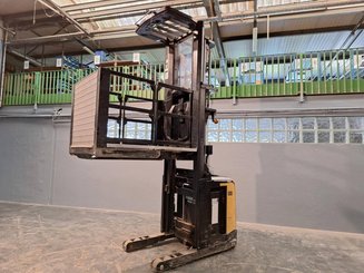 Préparateur de commandes à nacelle élevable Caterpillar NOH10N