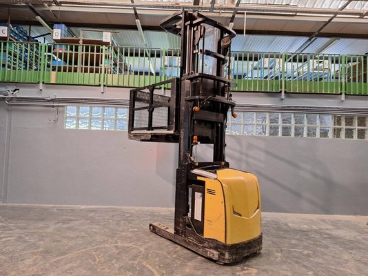 Préparateur de commandes à nacelle élevable Caterpillar NOH10N