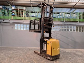 Préparateur de commandes à nacelle élevable Caterpillar NOH10N