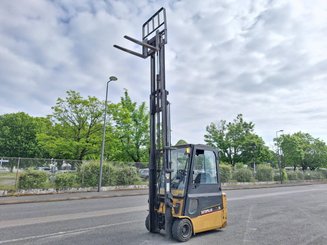 Chariot élévateur frontal 3 roues Caterpillar EP20KT