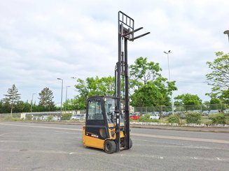 Chariot élévateur frontal 3 roues Caterpillar EP20KT