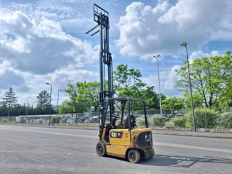 Chariot élévateur frontal 4 roues Caterpillar EP25K-PAC