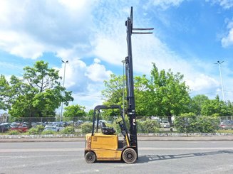 Chariot élévateur frontal 4 roues Caterpillar EP25K-PAC