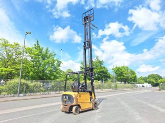 Chariot élévateur frontal 4 roues Caterpillar EP25K-PAC