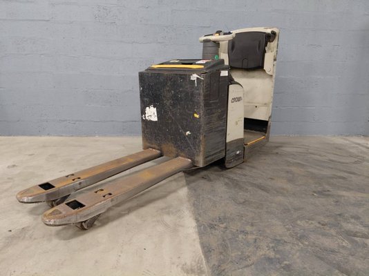 Transpalette porté debout Crown WT3040 2.00