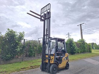Chariot élévateur frontal 4 roues Caterpillar GP15NT